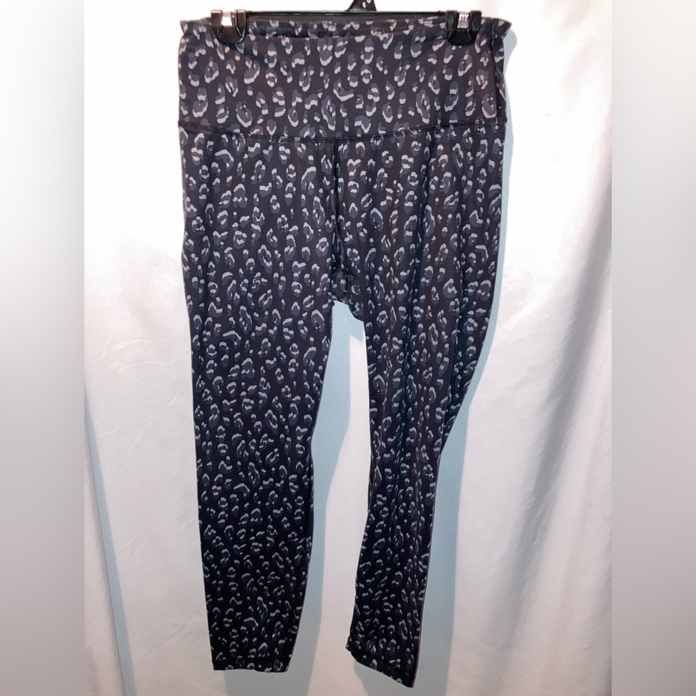 Old Navy Active Elevate Black and Gray Leggings